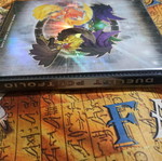 Duelist албум с 4 джоба "Crow & Black-Winged Dragon" употребяван за Yugioh карти