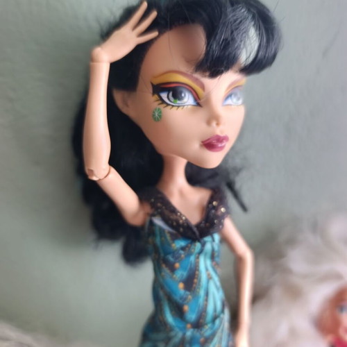 Monster High Cleo de Nile G1 2013 Frights Camera Action! doll used with Santa outfit gift