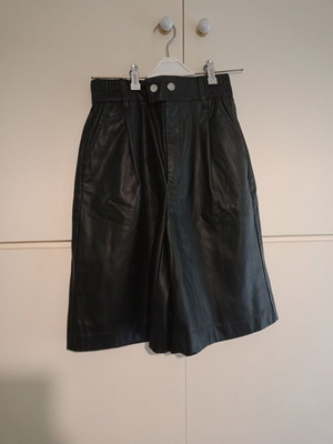 Bershka leather women's shorts size M like new, black