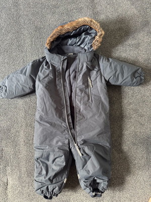H&M baby snow suit 12 months like new, waterproof