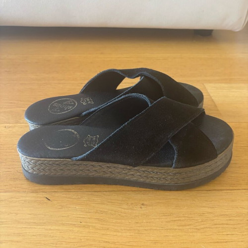 Silia D flatform crisscross sandals size 39 black like new