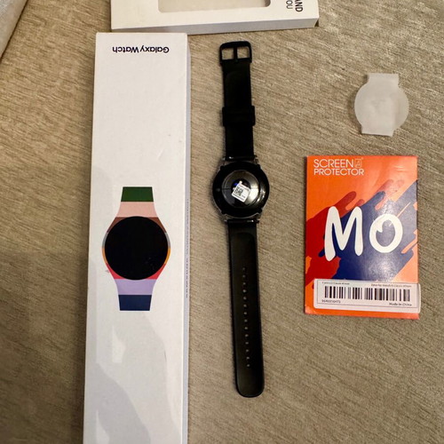 Samsung Galaxy Watch 7 40mm LTE with screen protector and extra band