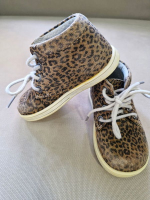 Kickers girls short boots size 22 used, brown and black
