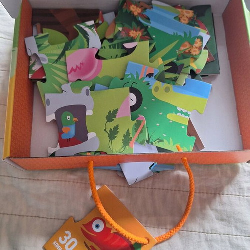 Puzzle with book The Animals of the Jungle like new with large pieces