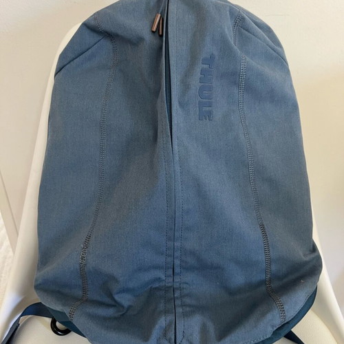 Thule backpack for 15.6'' laptop like new, blue