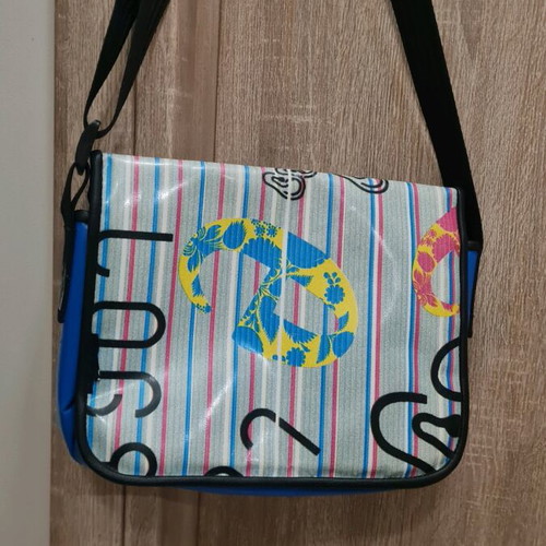 Crossbody bag like new, blue multicolor, with multiple pockets