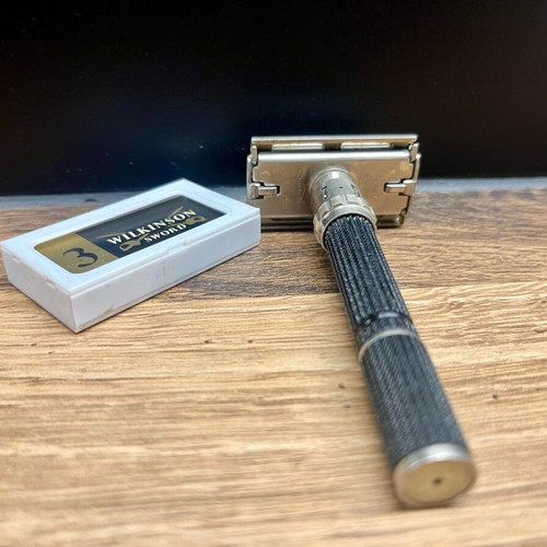Gillette Super Adjustable Black Beauty used safety razor (1969 O-2)