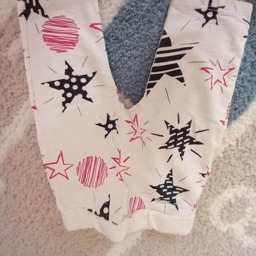 Baby set like new with leggings, fuchsia top and Miss Ebita hat 6M