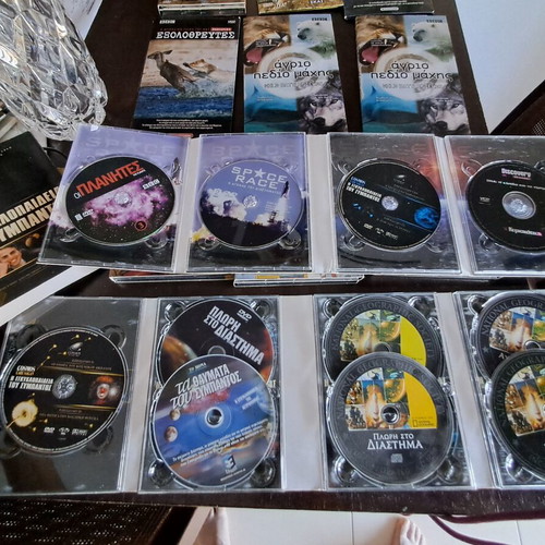National Geographic and Discovery documentary collections, like new, 15 sets