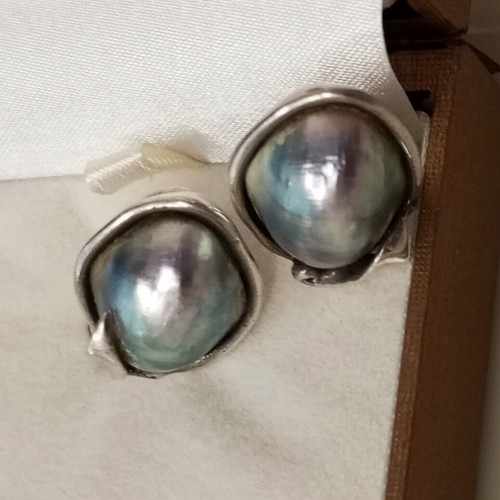 Silver 925 earrings with Nautilus shell pearly in excellent condition