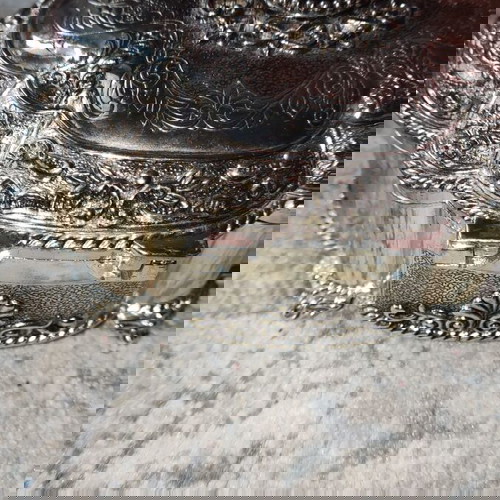 Κουτί για κοσμήματα σαν καινούργιο με μαύρη πέτρα και βελούδινη επένδυση