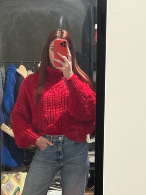 Thick knitted red turtleneck sweater like new