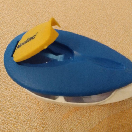 Noulac baby food container like new with two compartments