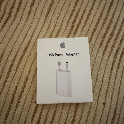 Apple adaptor new with USB port