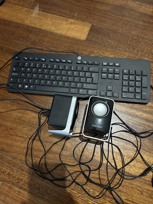 HP keyboard and speakers set like new
