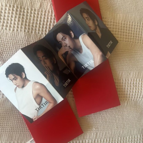 Mini photo album K-pop singer V from Tirtir new