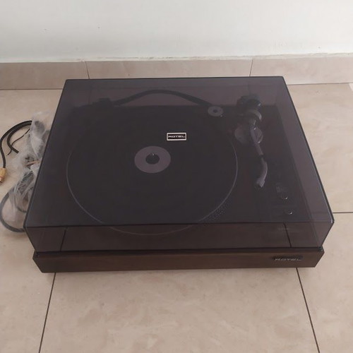 Rotel RP-1500 turntable with wooden base, belt drive, needs service