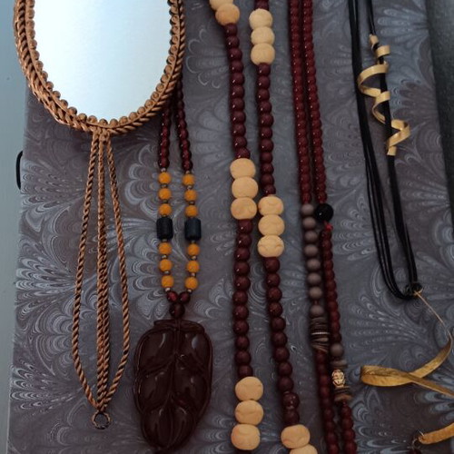 Necklaces set of 4 with gift mirror like new