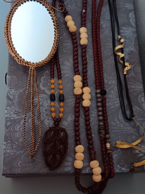 Necklaces set of 4 with gift mirror like new