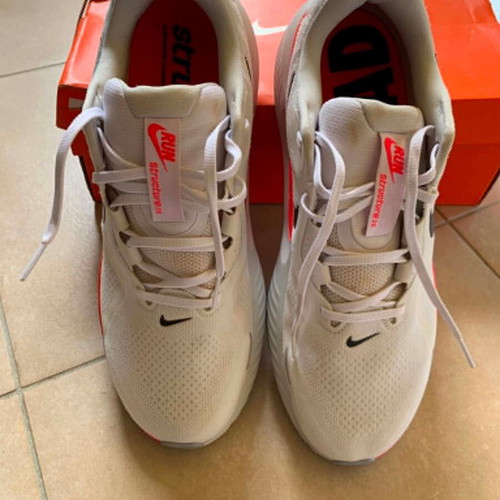 Nike Structure 26 running shoes size 47.5 like new, white and orange