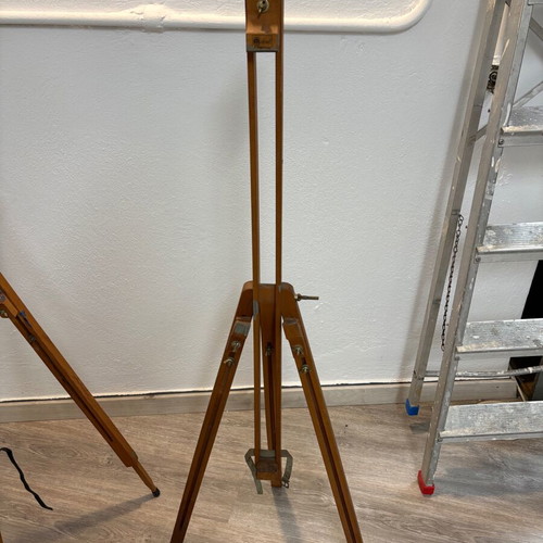 Adjustable painting easel used