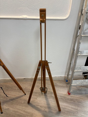 Adjustable painting easel used