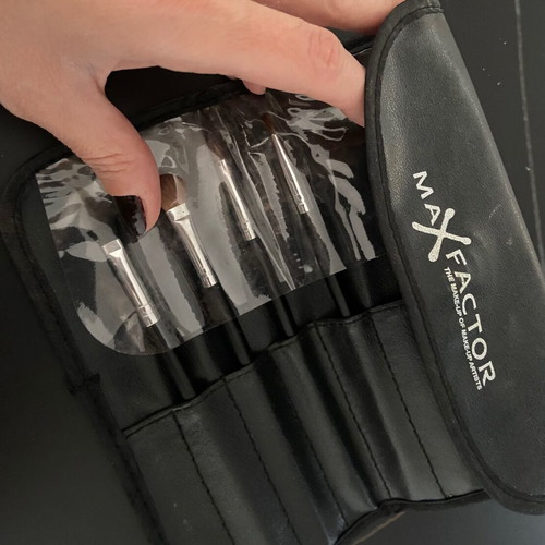 Max Factor leather case with brushes like new