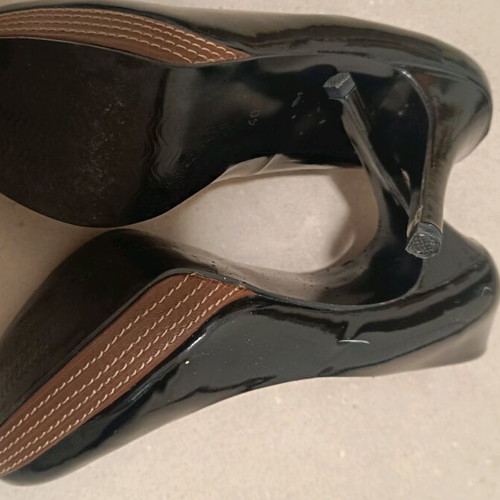 Adolfo Dominguez black patent 12cm pumps like new