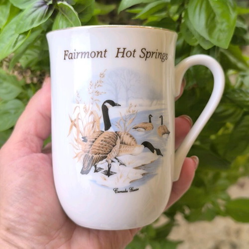 Collectible mug with wild geese motif and gold details 300ml like new