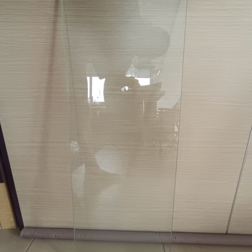 Glass shelves like new, set of 2, transparent and durable