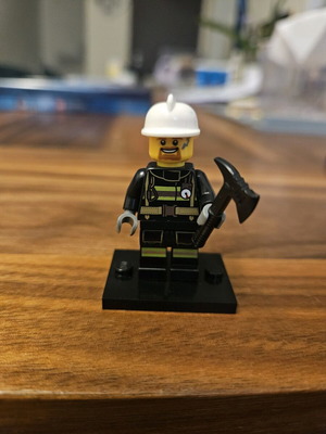 LEGO City Firefighter minifigure like new