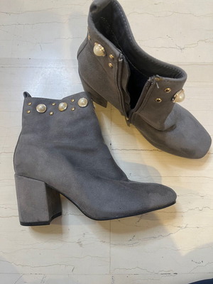 Gray ankle boots new with studs and stones, size 36
