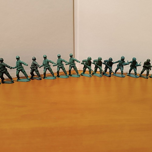 Plastic American soldier figures scale 1/32, 115 pieces from 1990s