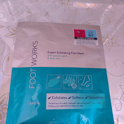 Avon Foot Works Expert Exfoliating Foot Mask with Glycolic Acid
