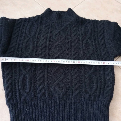 Knitted women's sweater black like new, one size