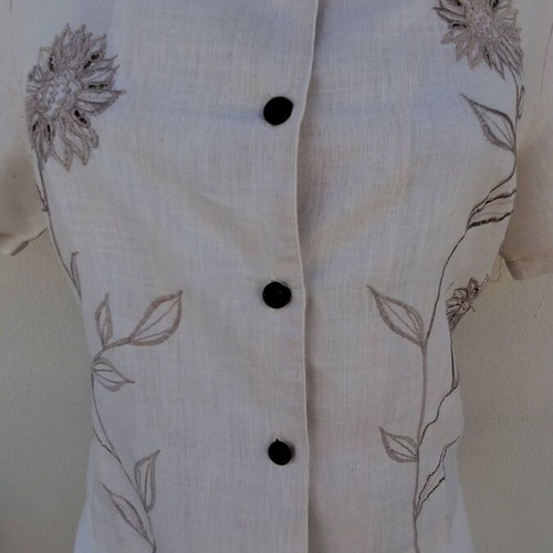 Linen short-sleeve shirt embroidered by hand like new, beige, size L