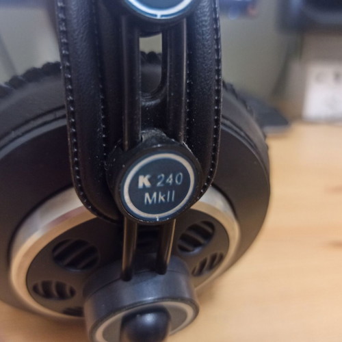 AKG K240 MKII Over Ear Headphones like new wired