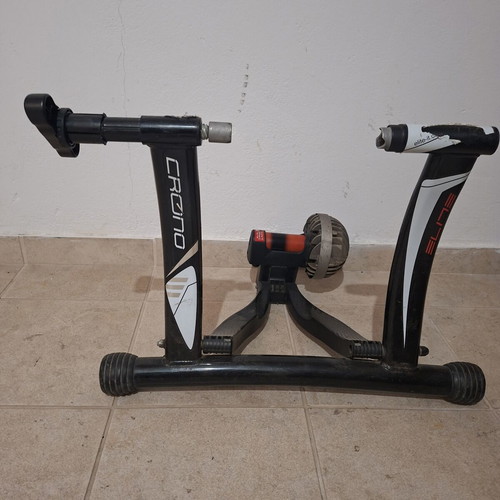 Elite Crono Fluid Elastogel indoor trainer used with quick release