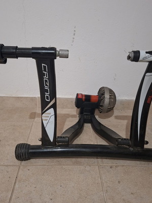 Elite Crono Fluid Elastogel indoor trainer used with quick release