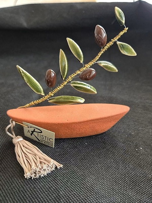 Clay boat with olive decoration 11cm like new