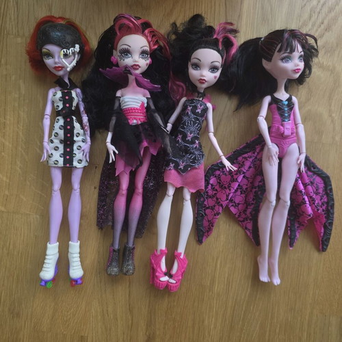 Monster High dolls used, set of 4 including Draculaura and Operetta