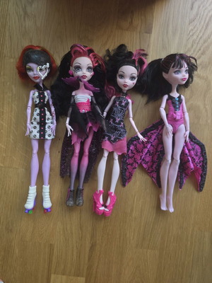 Κούκλες Monster High μεταχειρισμένες, σετ 4 με Draculaura και Operetta