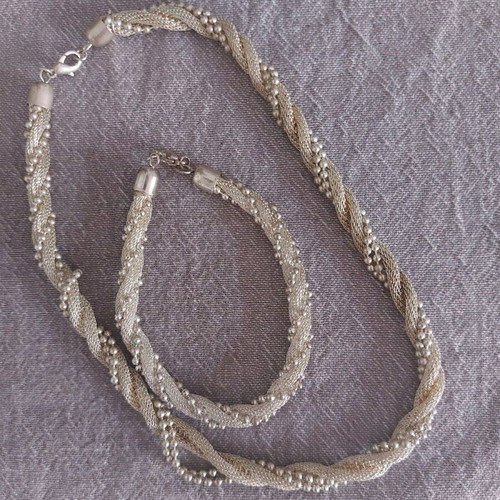 Jewelry set with matching necklace and bracelet like new