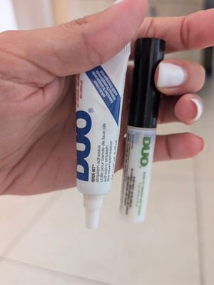 Eyelash glues duo like new from MAC latex and latex free
