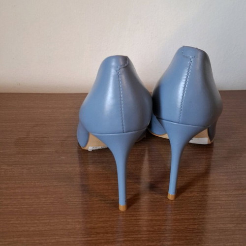 Carrano pumps like new, size 37, turquoise