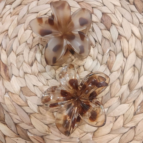 Hair clips flowers new, tortoiseshell brown color, set of 2