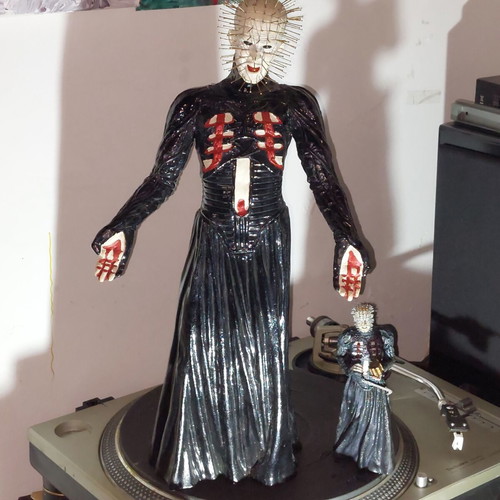 Hellraiser Pinhead collector's set 47cm vinyl and 18cm NECA figure like new