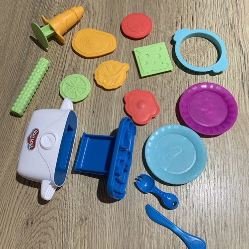 Play Doh Toaster Set like new with many designs