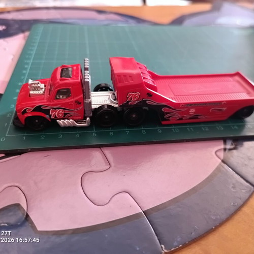 Νταλίκα Hot Wheels Semi Rodger Dodger σε κλίμακα 1:64 σαν καινούργιο