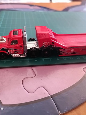 Νταλίκα Hot Wheels Semi Rodger Dodger σε κλίμακα 1:64 σαν καινούργιο